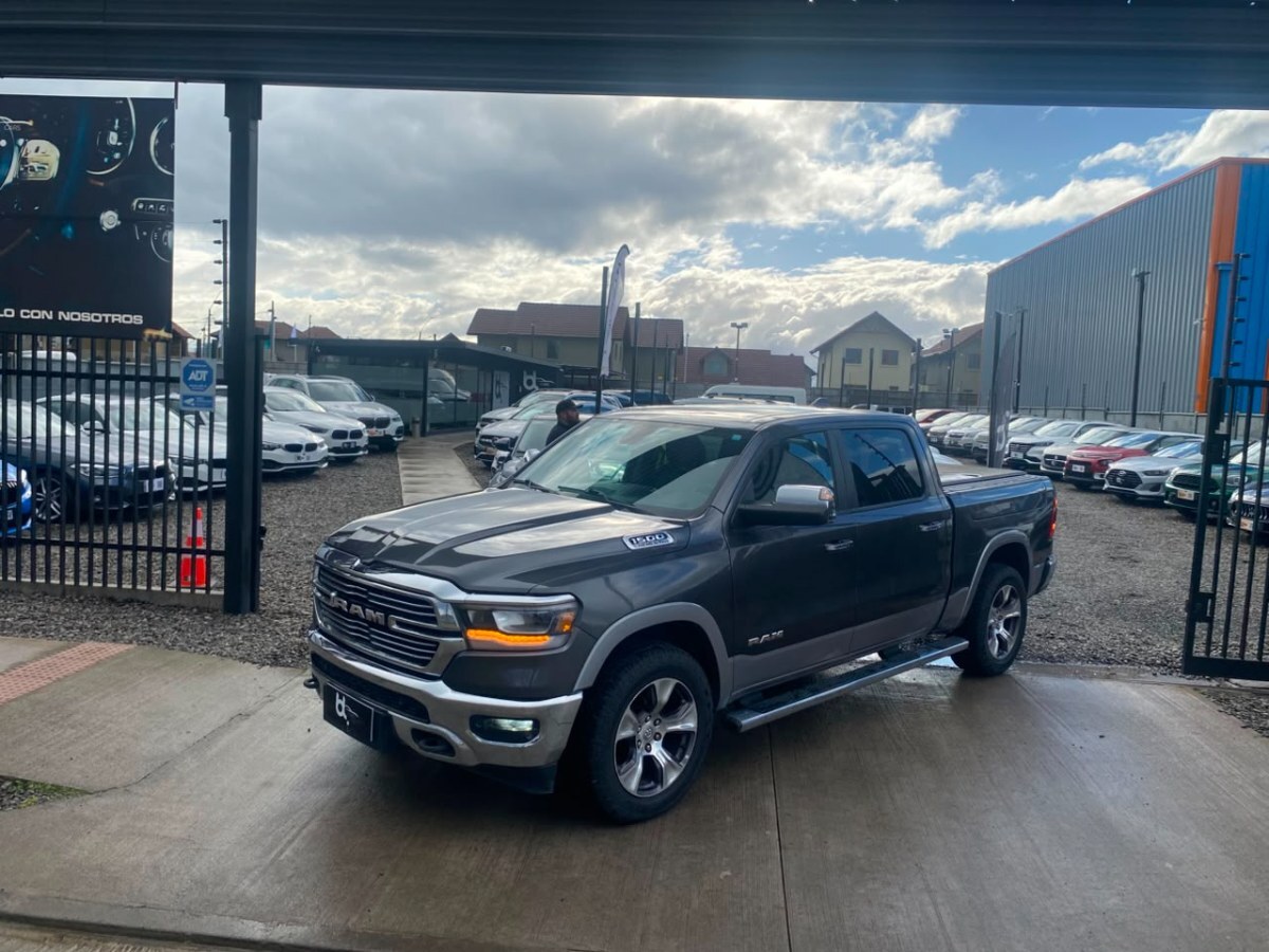 RAM 1500 LARAMIE 5.7 2020 GRAN ESTADO - MANTENCIONES AL DÍA - UNICO DUEÑO - FULL MOTOR