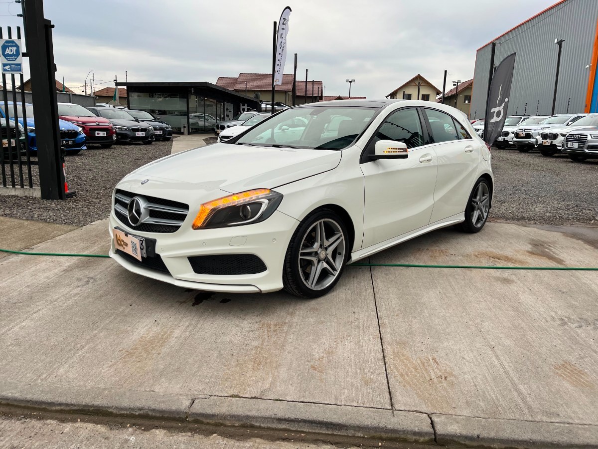 MERCEDES-BENZ A200 BLUEEFFICIENCY 2015 EXCELENTE ESTADO - MANTENCIONES AL DÍA - DOS LLAVE - FULL MOTOR