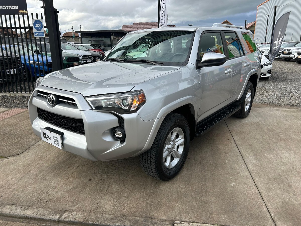 TOYOTA 4 RUNNER 4.0 AT 4X2 2022 EXCELENTE ESTADO. - FULL MOTOR
