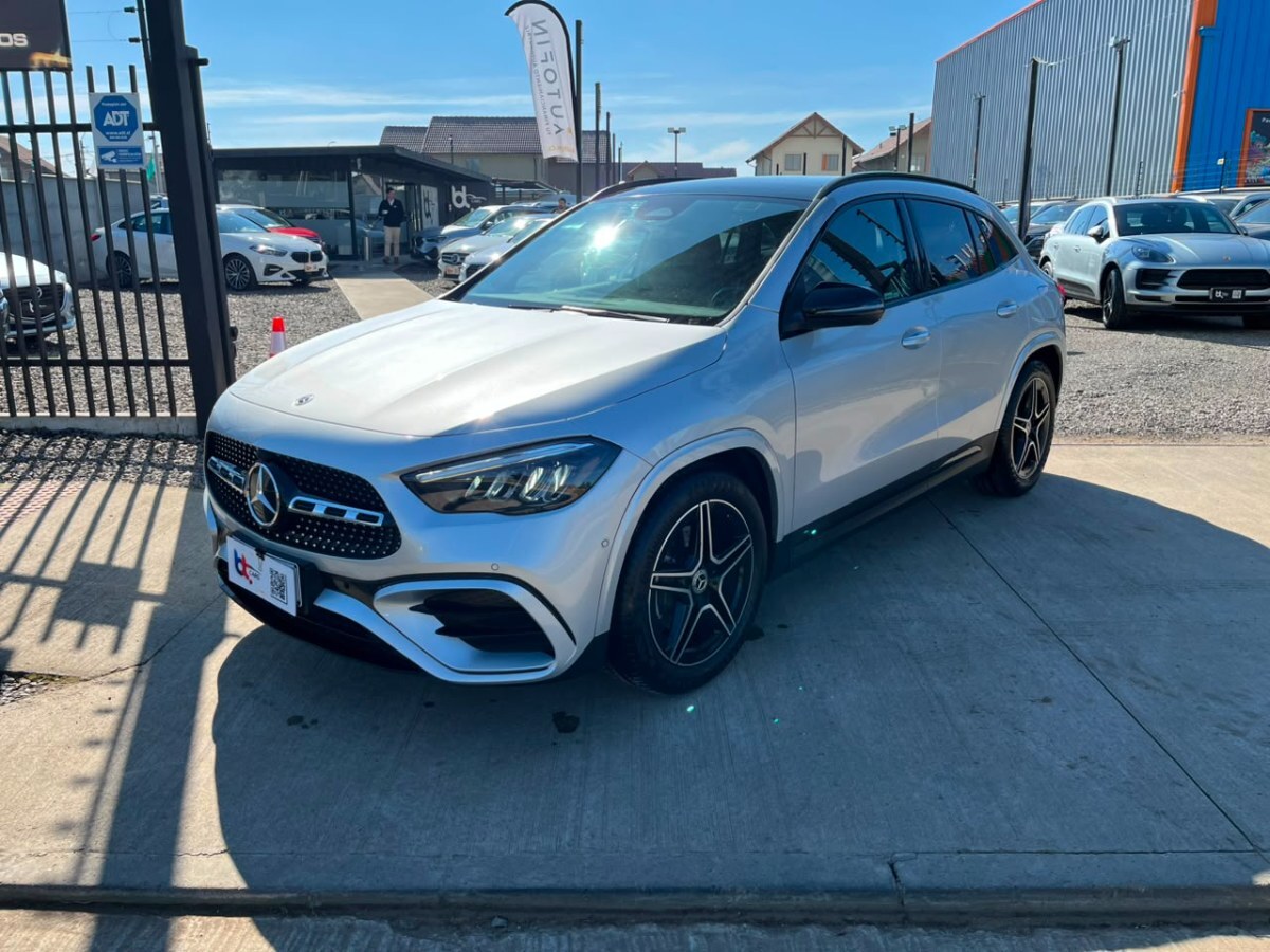MERCEDES-BENZ GLA 200 1.3 KIT AMG ADVANCE 2024 EXCELENTE ESTADO - MANTENCIONES AL DÍA  - FULL MOTOR