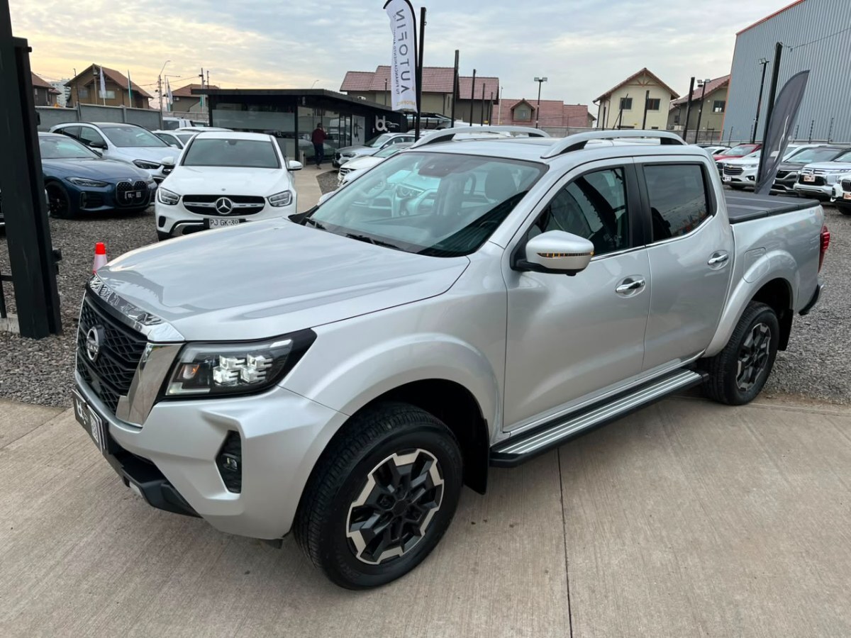 NISSAN NAVARA PLATINIUM 4X4 2.3 AUT 2023 UNICO DUEÑO - MANTENCIONES EN MARCA - DOS LLAVES - FULL MOTOR