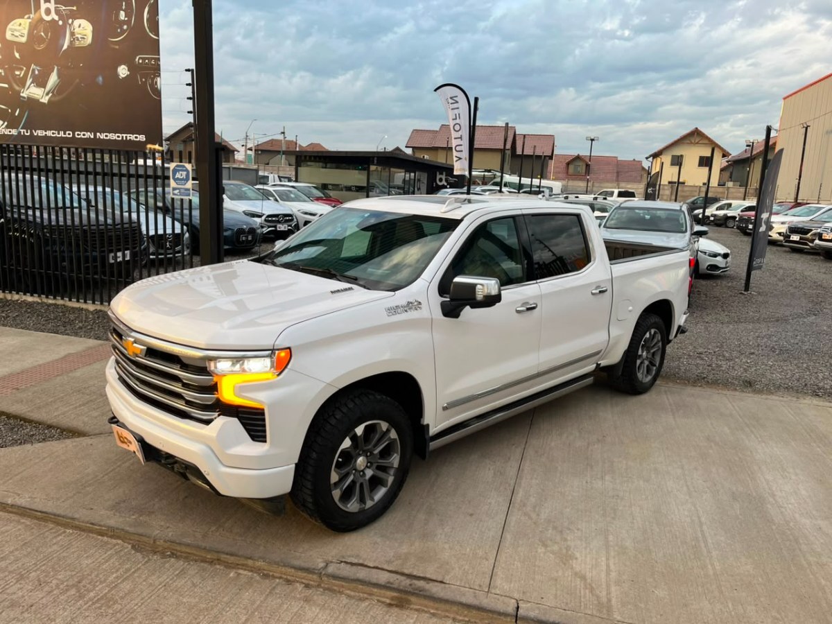 CHEVROLET SILVERADO HIGH COUNTRY 3.0 AUT 4X4 2023 GRAN ESTADO - MANTENCIONES AL DÍA - FULL MOTOR