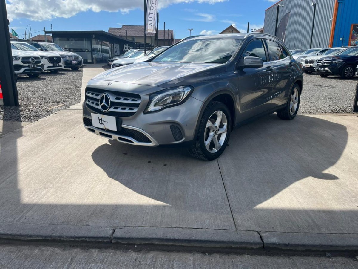 MERCEDES-BENZ GLA 200 1.6 AUT 2020 GRAN ESTADO - MANTENCIONES AL DÍA - FULL MOTOR