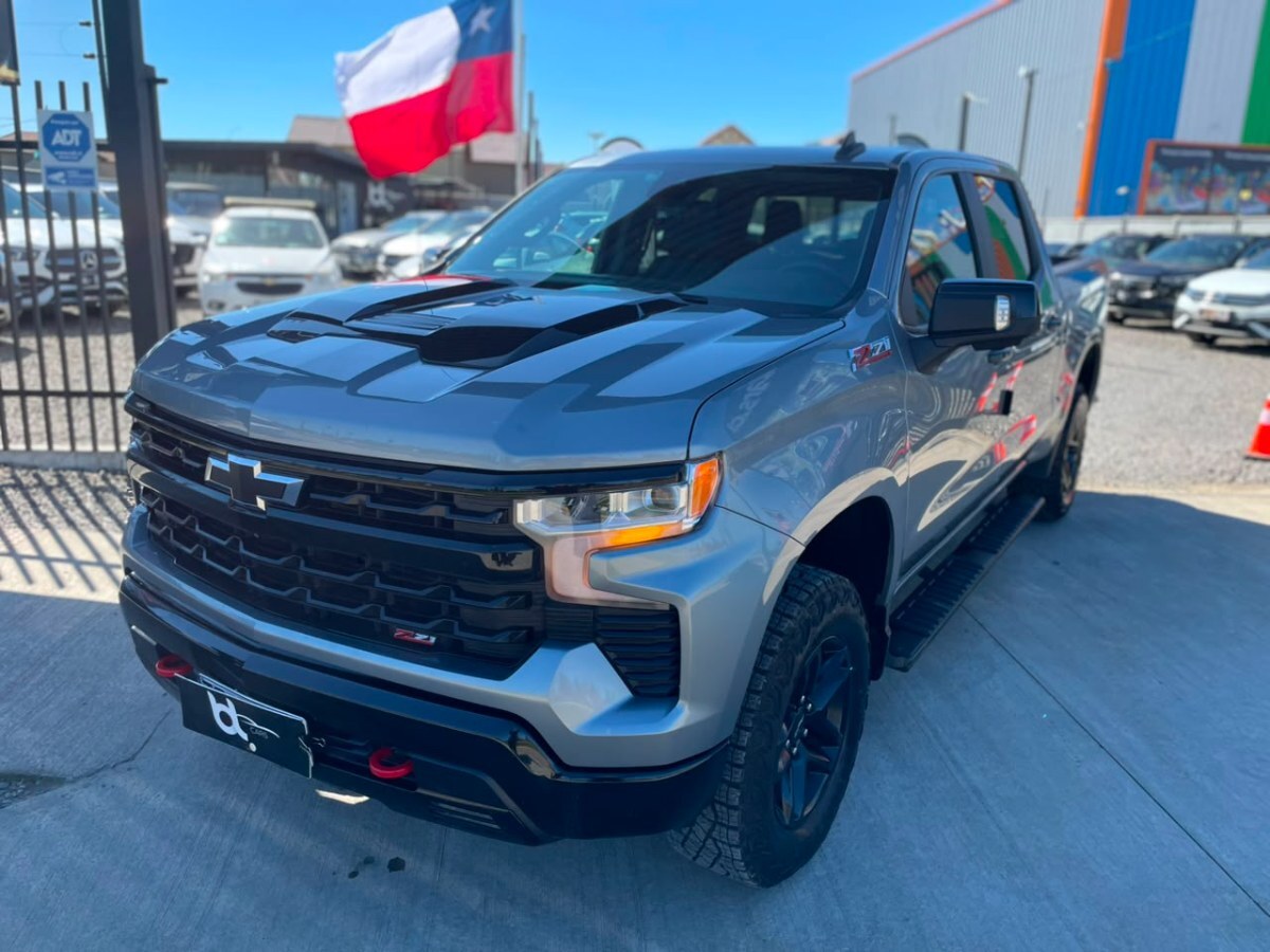 CHEVROLET SILVERADO LT 4X4 5.3 AT 2024 INMEJORABLE ESTADO - MANTENCIONES EN LA MARCA - D - FULL MOTOR