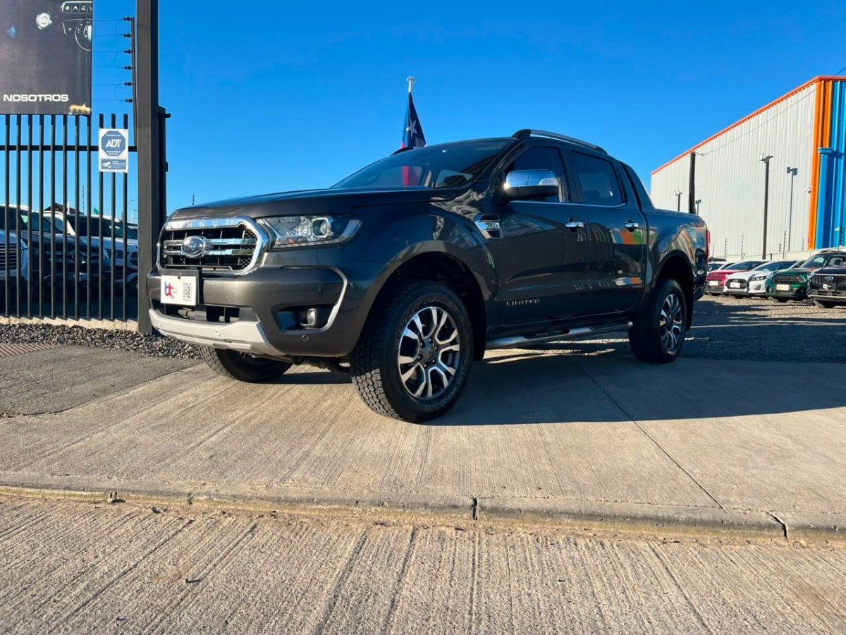 FORD RANGER LIMITED 3.2 2023 EXCELENTE ESTADO - MANTENCIONES AL DÍA - DOS LLAVE - FULL MOTOR