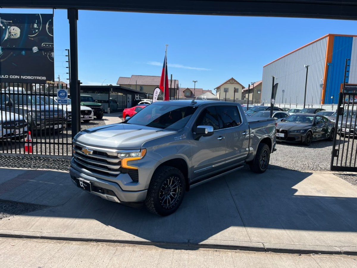 CHEVROLET SILVERADO HIGH COUNTRY 4X4 3.0 2024 MANTENCIONES EN LA MARCA - INCREIBLE ESTADO - FULL MOTOR