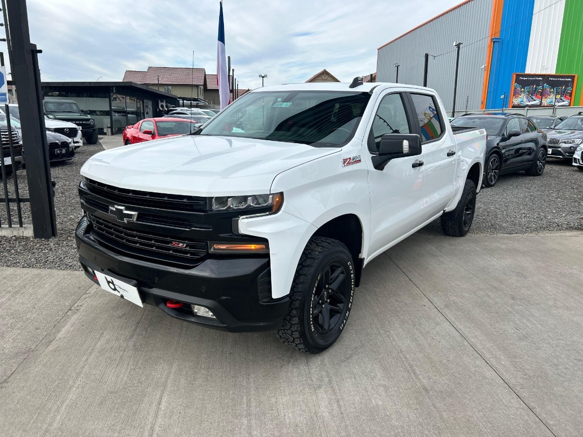 CHEVROLET SILVERADO 5.3 LT TRAILBOSS Z71 4X4 AT 4P. 2021 EXCELENTE ESTADO. - FULL MOTOR