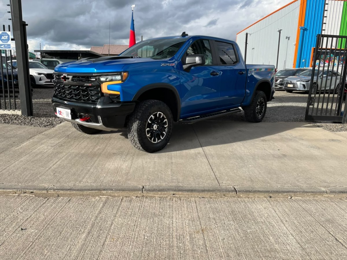 CHEVROLET SILVERADO ZR2 4X4 6.2 AUT 2023 UNICO DUEÑO - MANTENCIONES AL DIA - DOS LLAVES - FULL MOTOR
