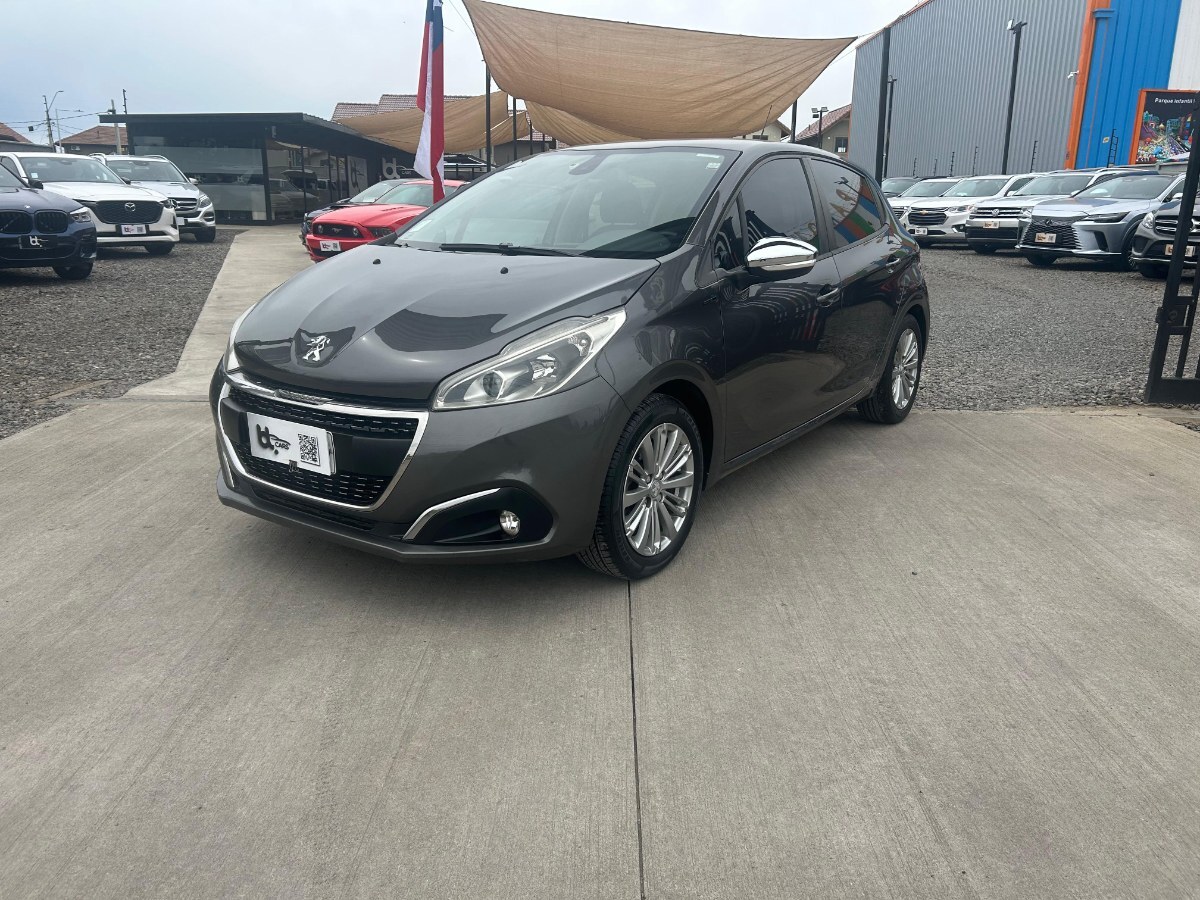 PEUGEOT 208 1.2 SIGNATURE PURETECH 4X2 2021 EXCELENTE ESTADO. - FULL MOTOR