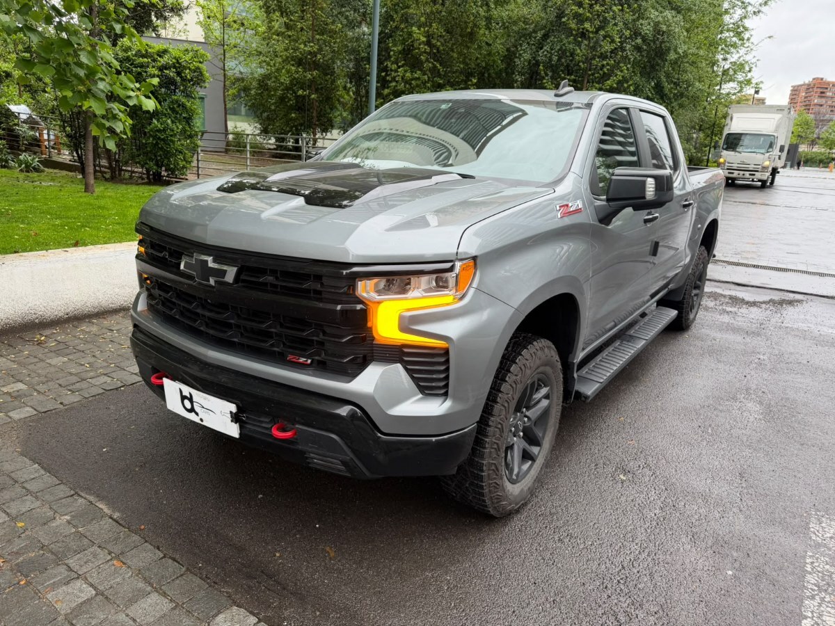 CHEVROLET SILVERADO LT 4X4 5.3 AT 2024 INMEJORABLE ESTADO - MANTENCIONES EN LA MARCA - D - FULL MOTOR