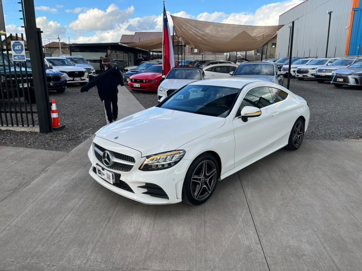 MERCEDES-BENZ C200 COUPE 2.0 2022 GRAN ESTADO - MANTENCIONES AL DÍA - DOS LLAVES - FULL MOTOR