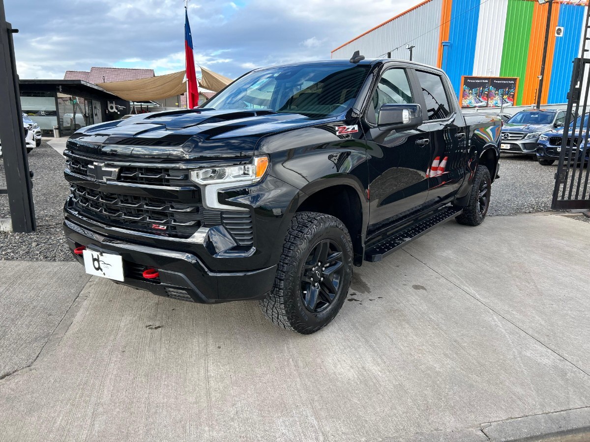CHEVROLET SILVERADO 5.3 LT TRAIL BOSS Z71 4X4 AT 2024 EXCELENTE ESTADO. - FULL MOTOR