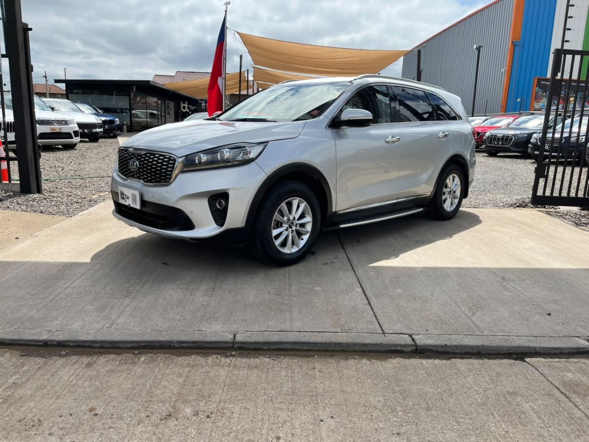 KIA SORENTO EX 2.4 MT 2019 GRAN ESTADO - MANTENCIONES AL DÍA - FULL MOTOR