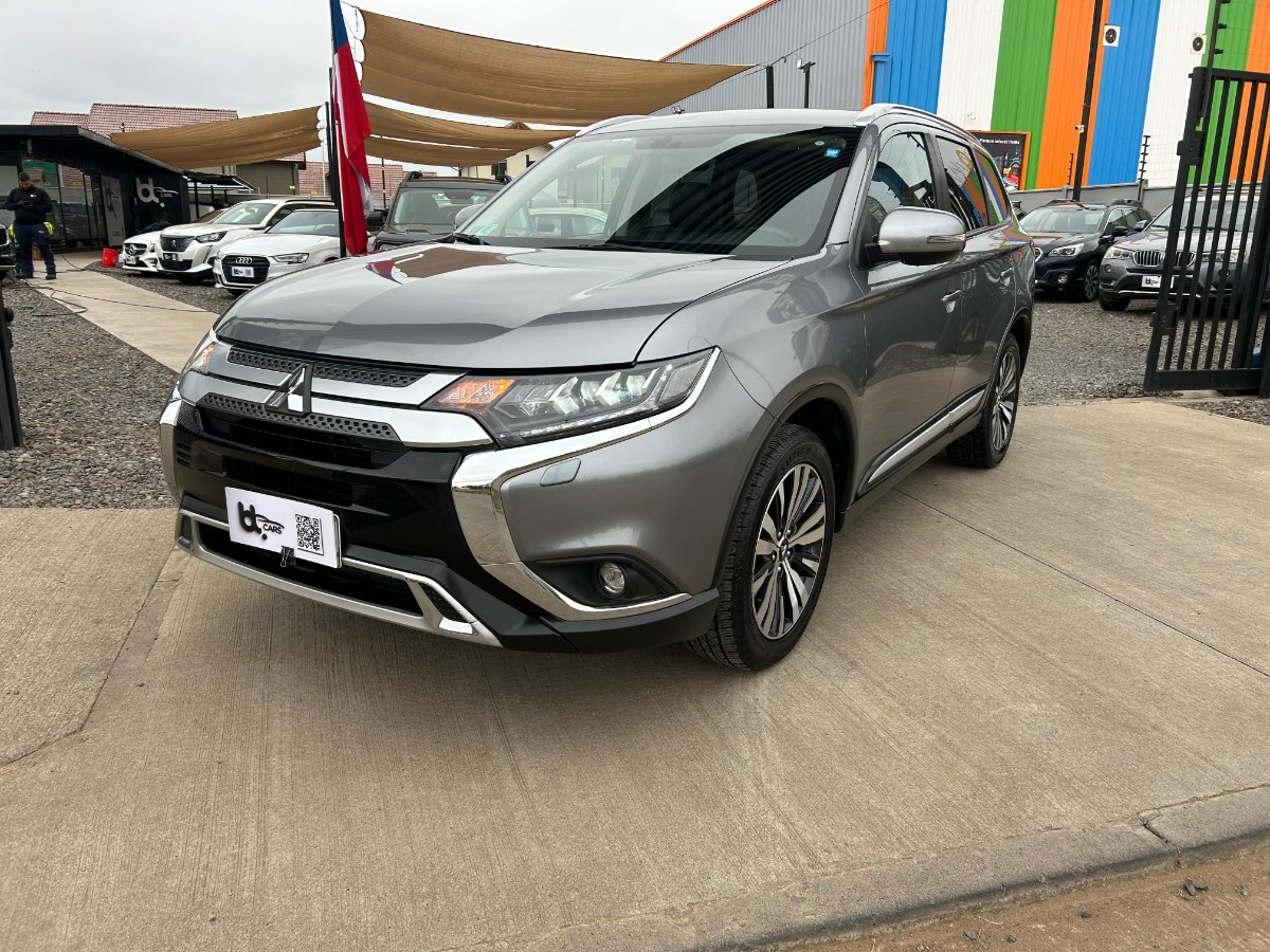 MITSUBISHI OUTLANDER CVT 2.0 AUT 2022 EXCELENTE ESTADO, DOS LLAVES. - FULL MOTOR