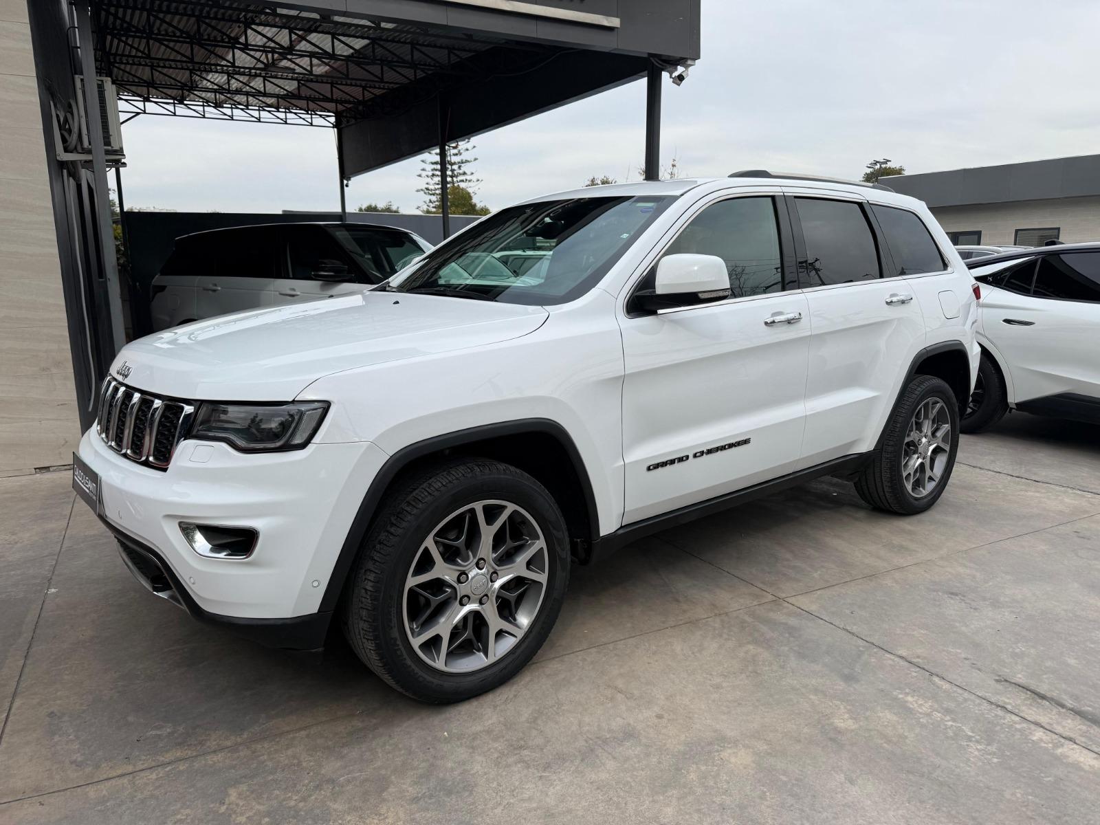 JEEP GRAND CHEROKEE LIMITED 3.6 AT 4X4 2021 BUEN ESTADO, CON SUS 2 LLAVES - CALDO SANTI