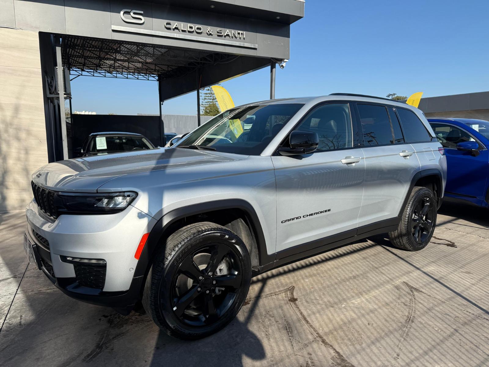 JEEP GRAND CHEROKEE LAREDO ALTITUD 3.6 AT 4X4 2024 BUEN ESTADO, CON SUS 2 LLAVES - 