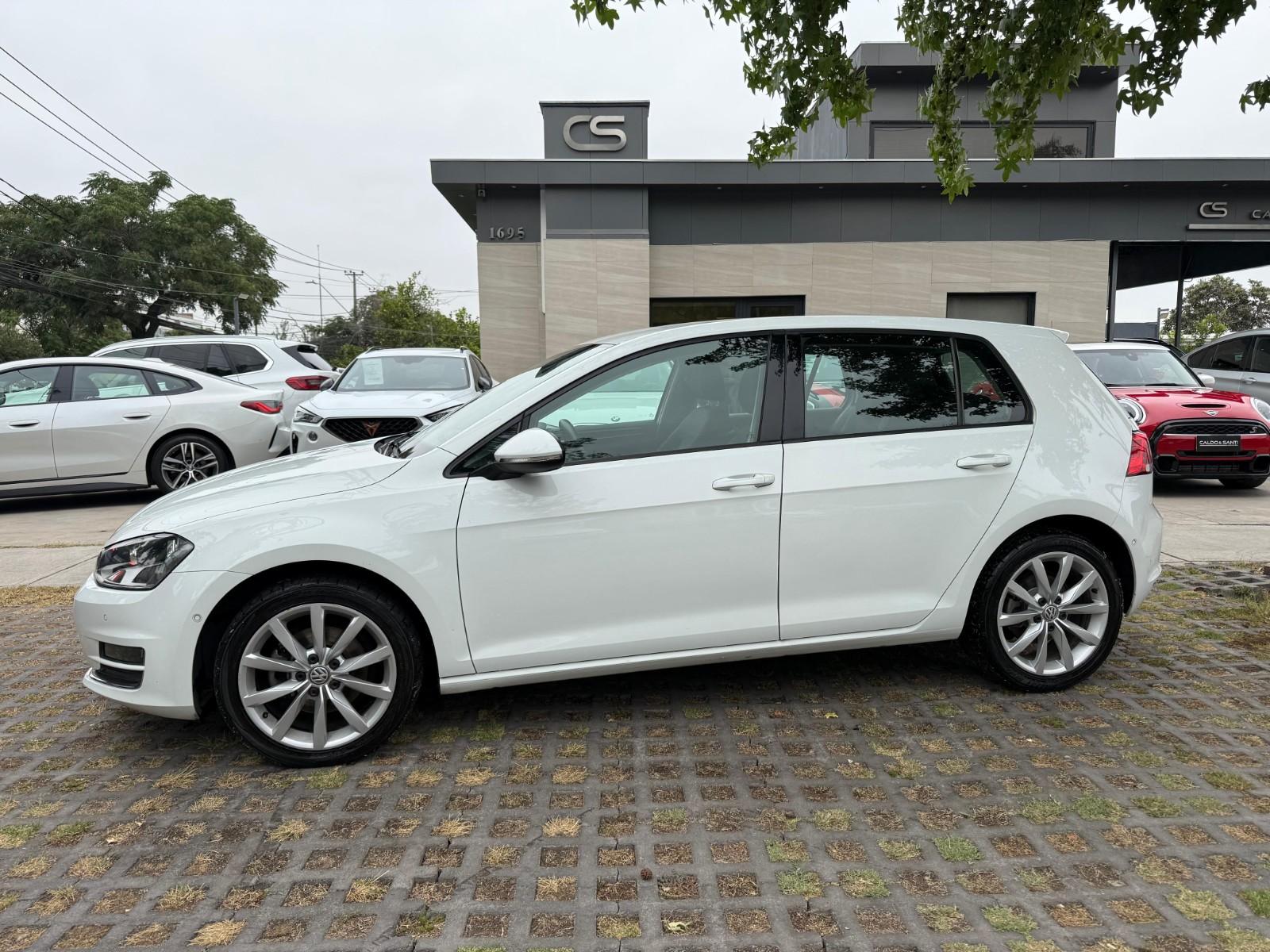 VOLKSWAGEN GOLF TSI 1.4 MECANICO  2017 BUEN ESTADO, CON SUS 2 LLAVES - 