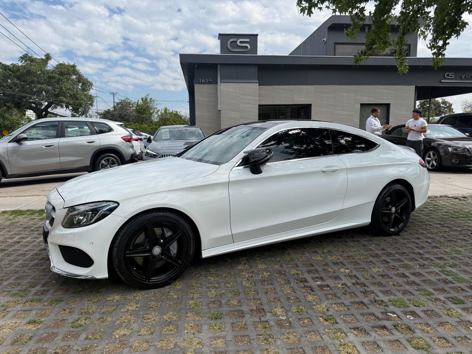 MERCEDES-BENZ C300 COUPE 2.0 AT 2017 BUEN ESTADO, CON SUS 2 LLAVES - CALDO SANTI