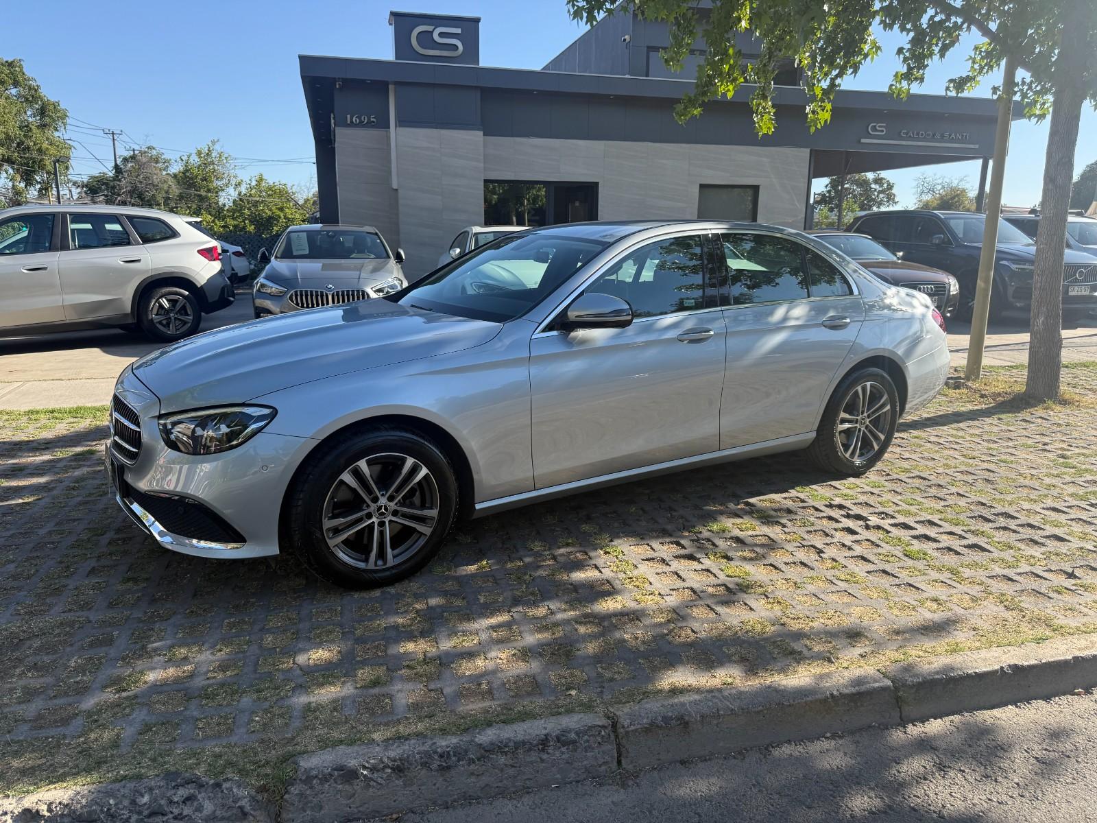 MERCEDES-BENZ E200 SEDAN 2.0 Turbo AT 2022 IMPECABLE ESTADO - CALDO SANTI