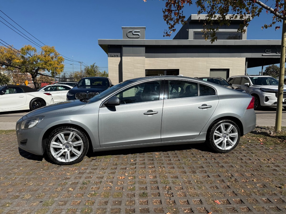 VOLVO S60 T6 PLUS 3.0 AT AWD 2013 BUEN ESTADO, CON SUS 2 LLAVES - FULL MOTOR
