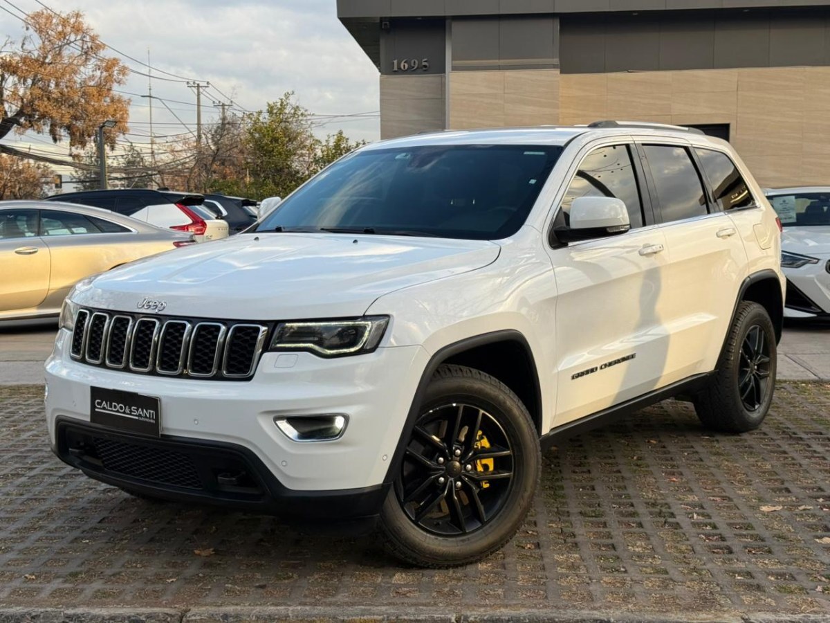 JEEP GRAND CHEROKEE LAREDO 3.6 AT 4x2 2018 Mantenciones al dia - FULL MOTOR