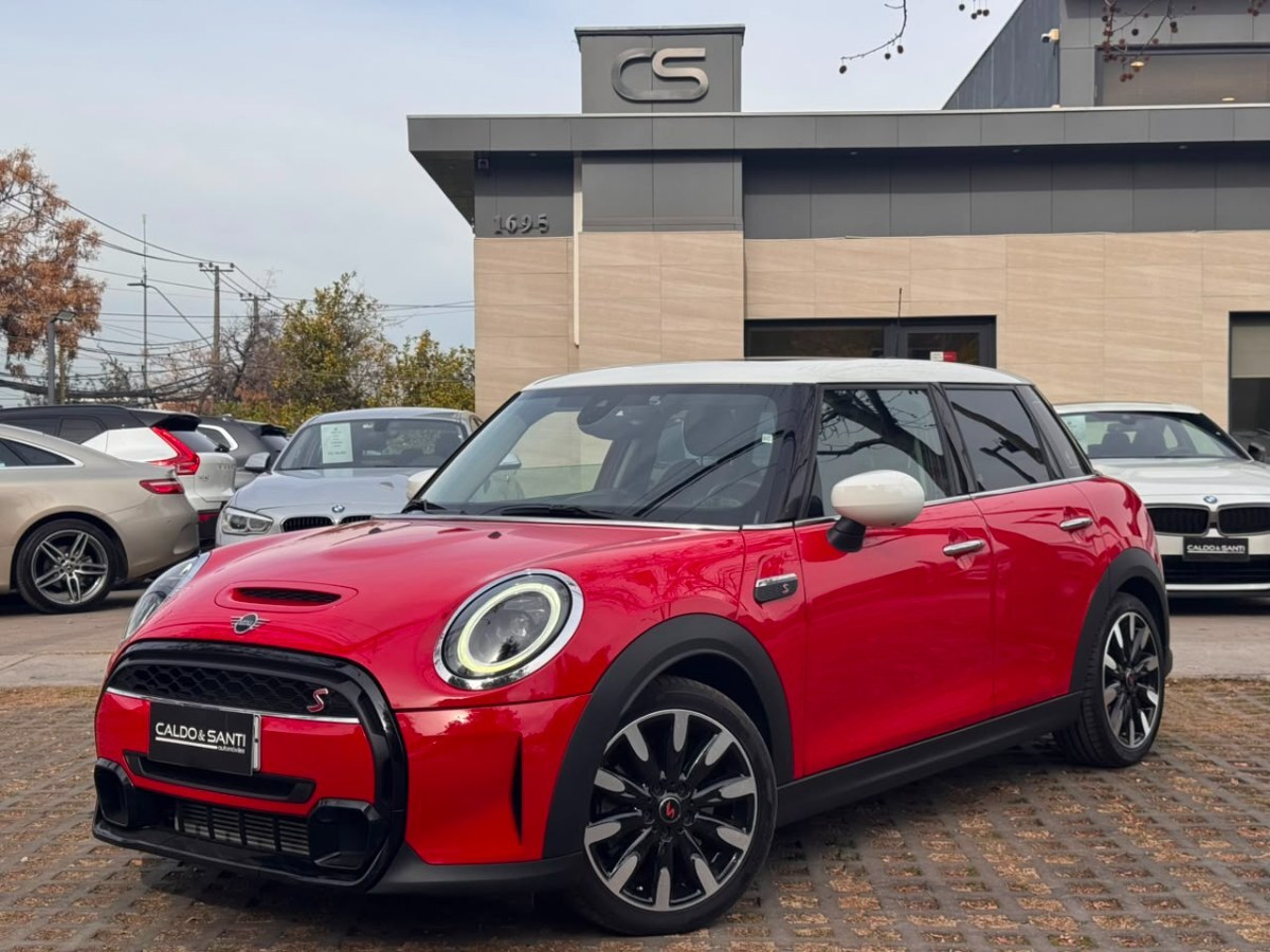MINI COOPER S 2.0 AT 5ptas 2024 2 Dueños, Mantenciones en la marca - FULL MOTOR