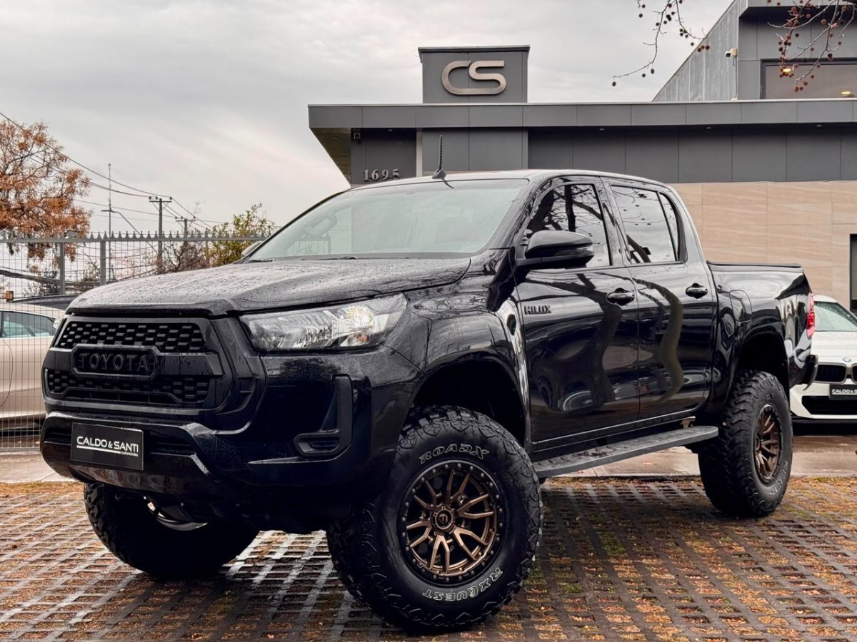 TOYOTA HILUX SR 4X2 2.7 MT 2023 UNICO DUEÑO, EQUIPAMIENTO EXTRA. - FULL MOTOR