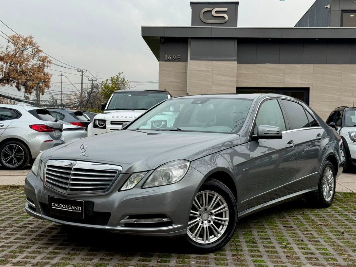 MERCEDES-BENZ E250 CGI ELEGANCE 1.8 AT  2012 BUEN ESTADO, CON SUS 2 LLAVES - FULL MOTOR