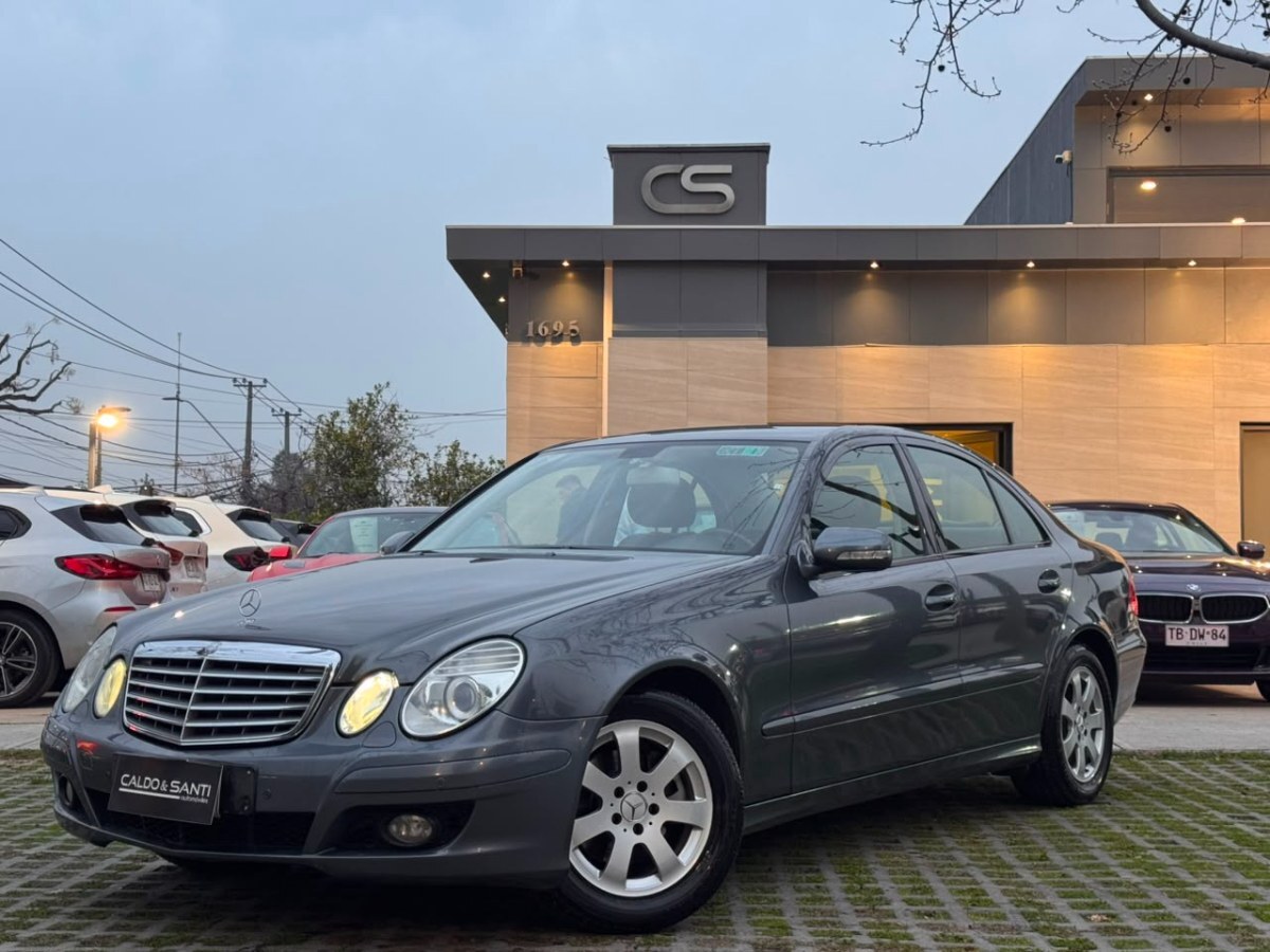 MERCEDES-BENZ E200 KOMPRESSOR 1.8 Turbo AT 2008 EXCELENTE ESTADO PARA EL AÑO - FULL MOTOR