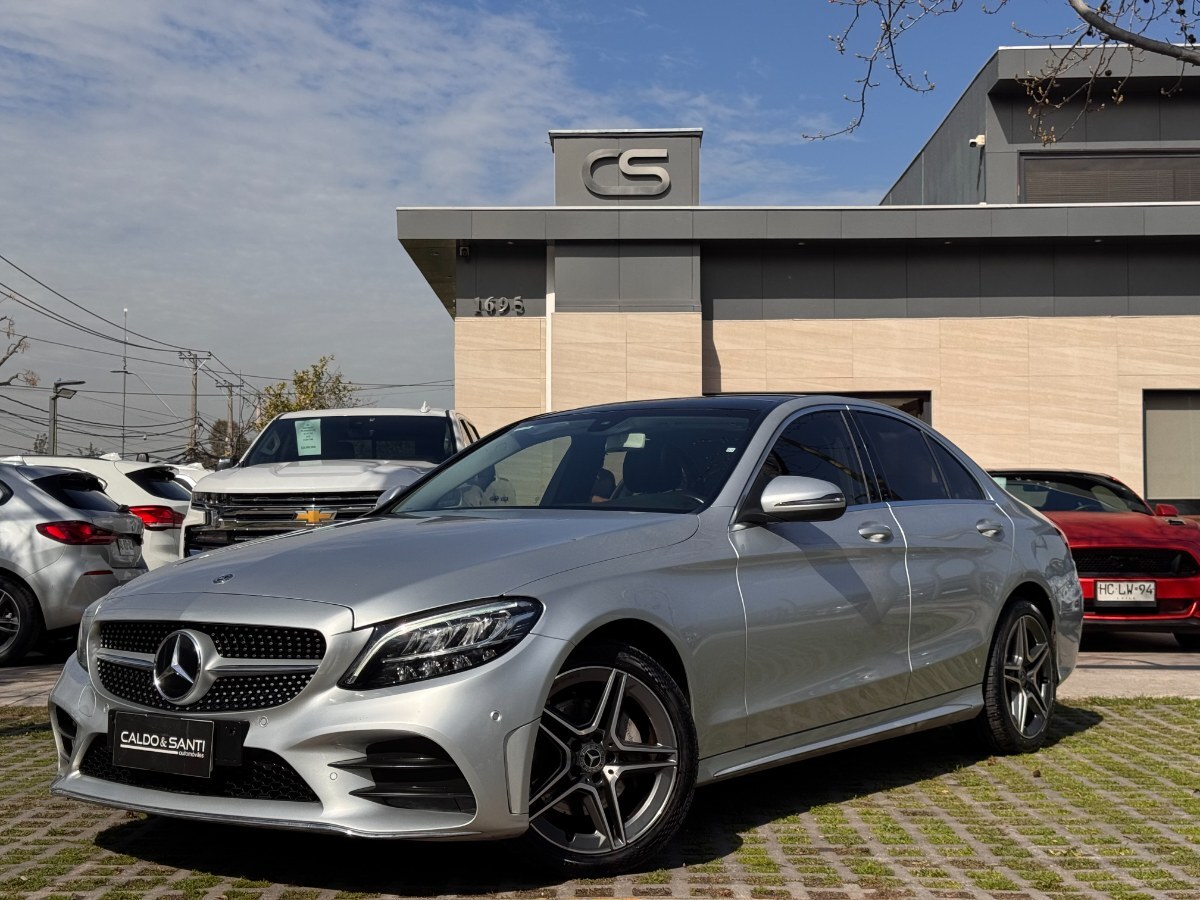 MERCEDES-BENZ C200 SEDAN 2.0 AT LOOK AMG 2021 BUEN ESTADO, CON SUS 2 LLAVES - CALDO SANTI