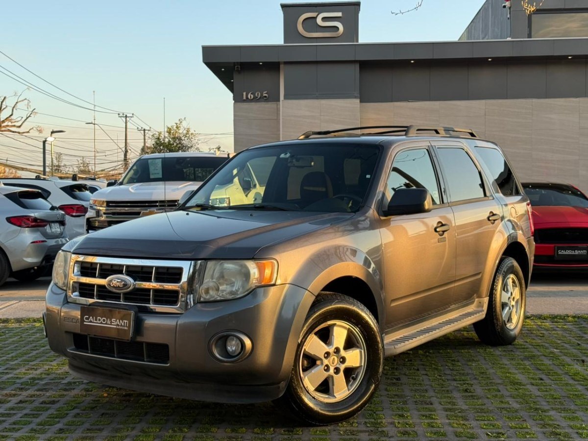 FORD ESCAPE XLT 2.5 AUT 2010 BUEN ESTADO, CON SUS 2 LLAVES - CALDO SANTI