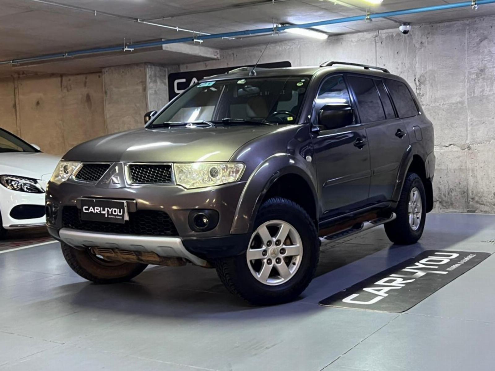 MITSUBISHI MONTERO SPORT 2.5 MT DIESEL 2013 TRES CORRIDAS DE ASIENTOS - 