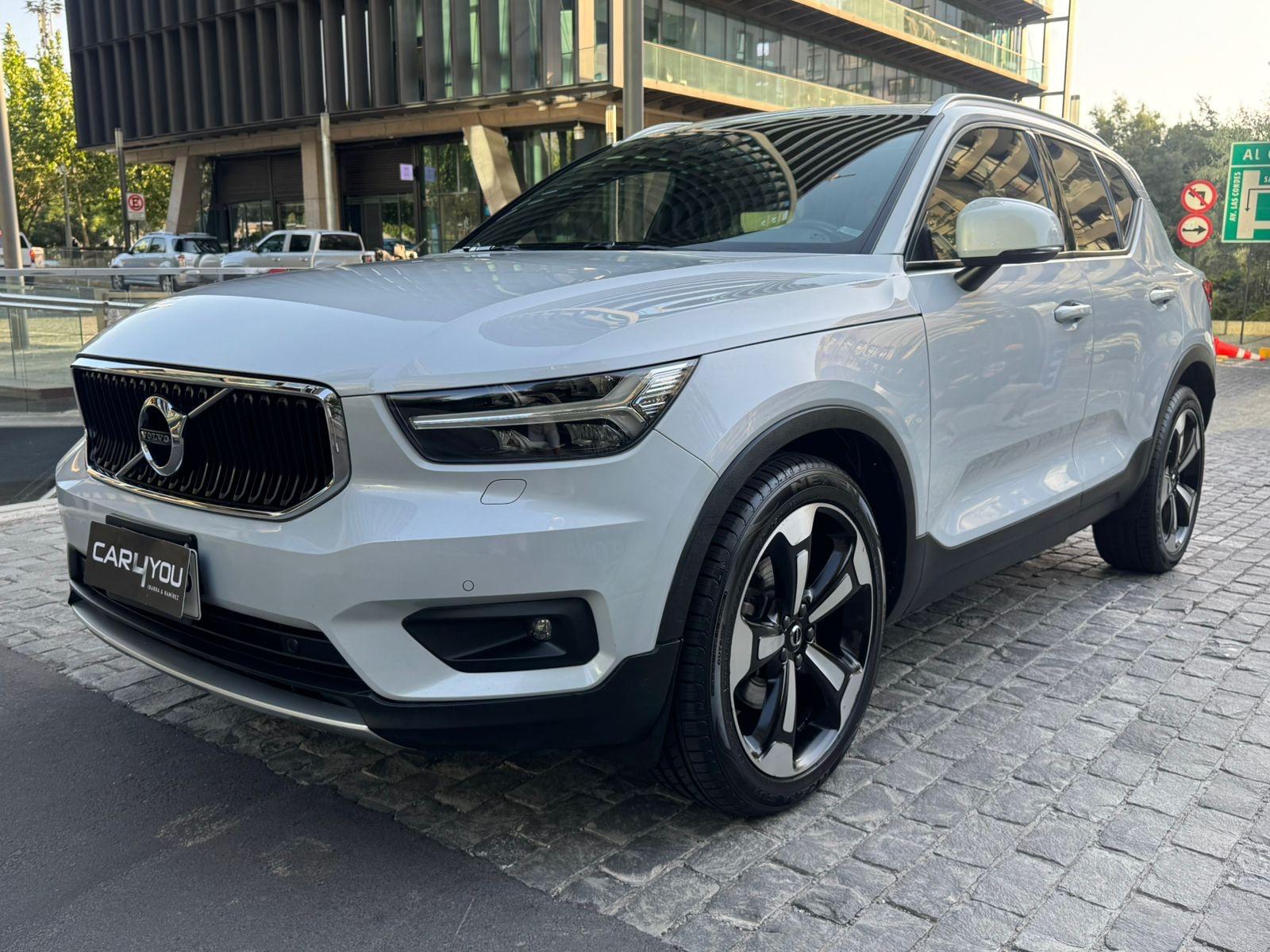 VOLVO XC40 D4 DIESEL 2020 TECHO PANORAMICO Y EQUIPO HARMAN KARDON - FULL MOTOR
