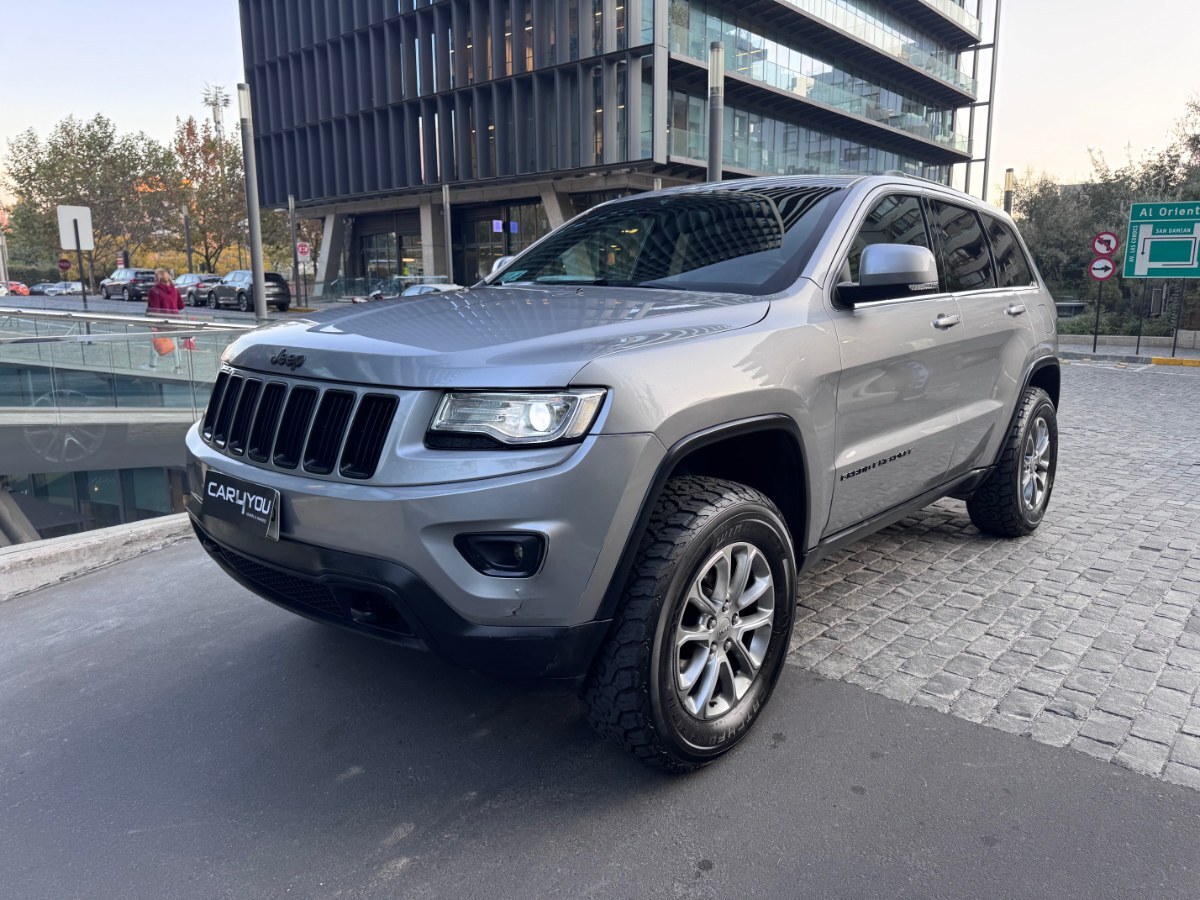 JEEP GRAND CHEROKEE LAREDO 4X4 2013 VERSION LAREDO, FACELIFT (FOCOS NUEVOS), 4x4. - FULL MOTOR