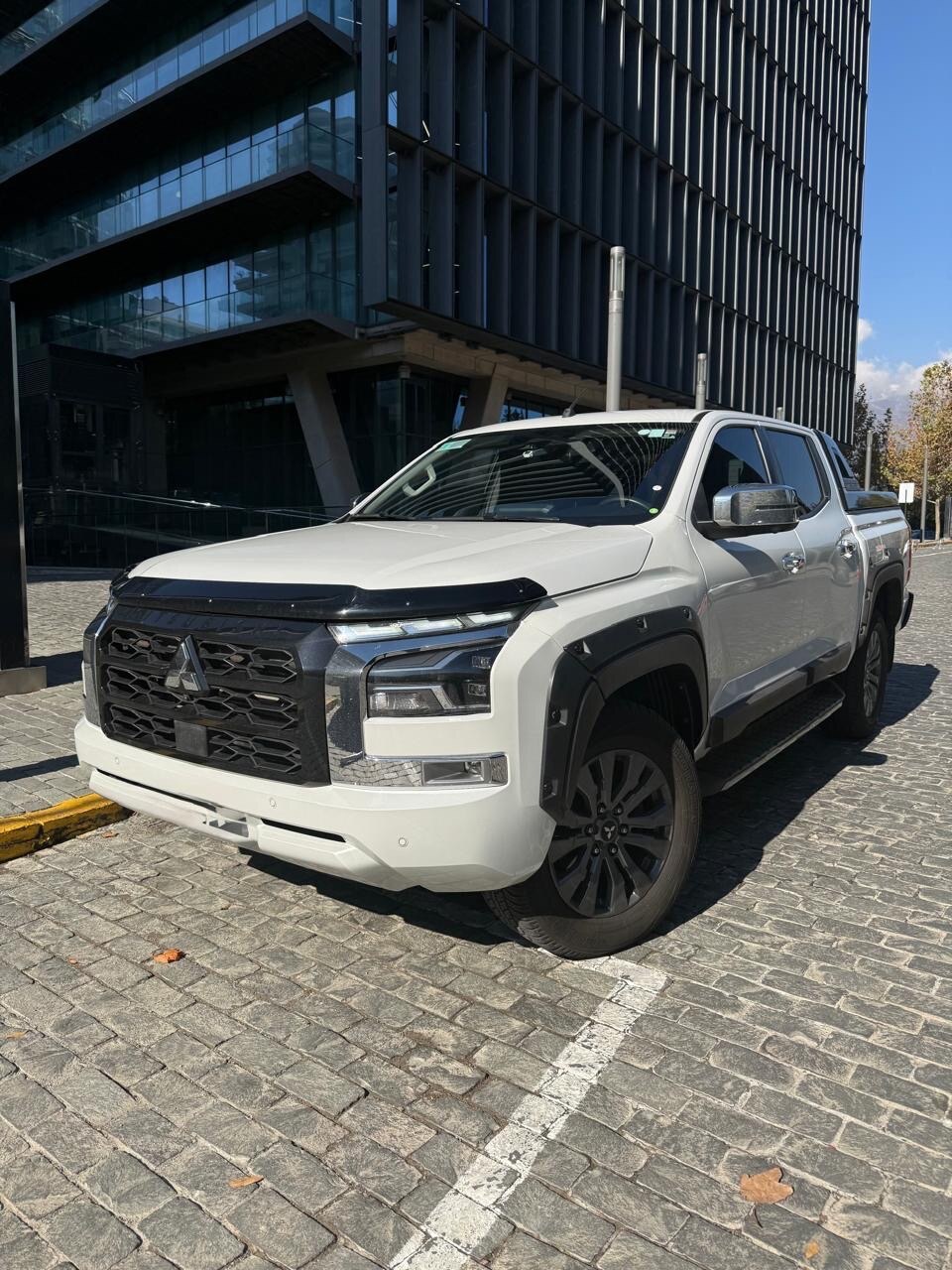 MITSUBISHI L200 DAKAR TOP DE LINEA 2025 SOLO 21.000 km - FULL MOTOR
