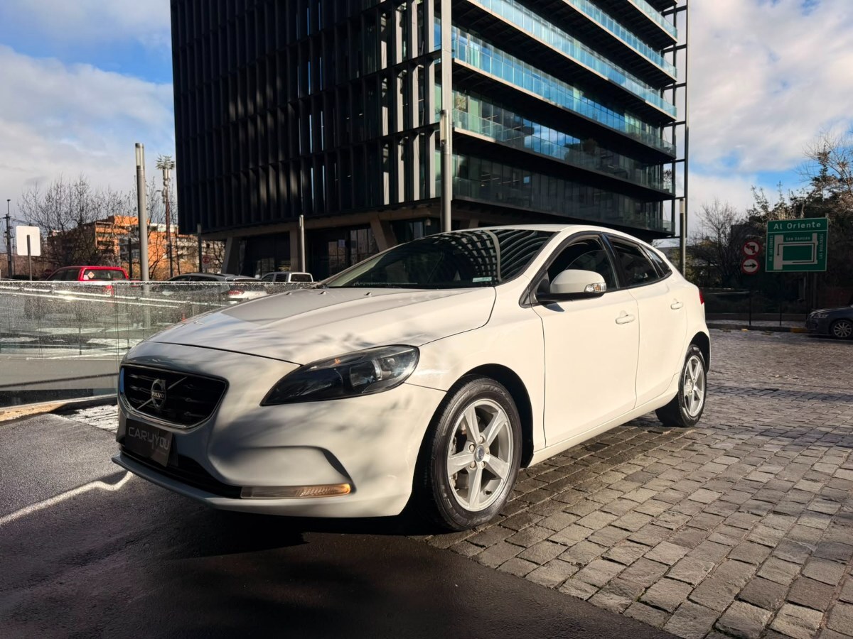 VOLVO V40 D2 Comfort MT Diesel 2016 - FULL MOTOR