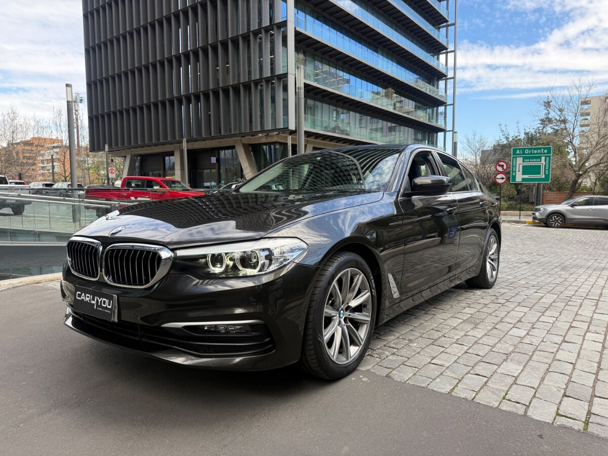 BMW 520 UNICO DUEÑO 2019 SOLO 81.000 KM - MANTENCIONES AL DIA EN WBM - FULL MOTOR