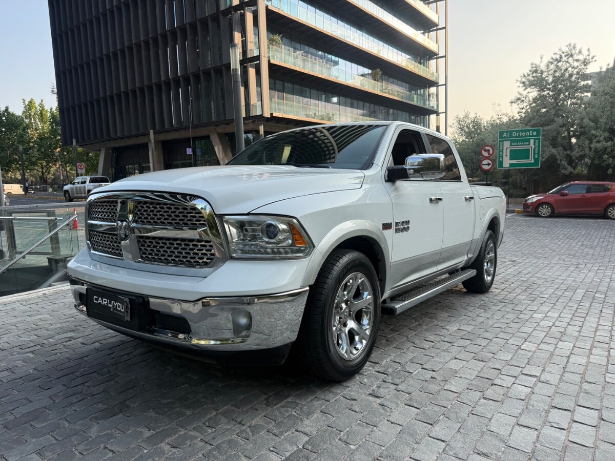 DODGE RAM 1500 LARAMIE 5.7 HEMI 2016 117.000 Km - NEUMÁTICOS - FULL MOTOR