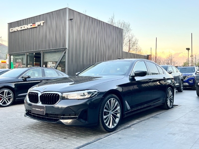 BMW 520 HERITAGE DIESEL 2022 MANTENIMIENTO AL DÍA - 
