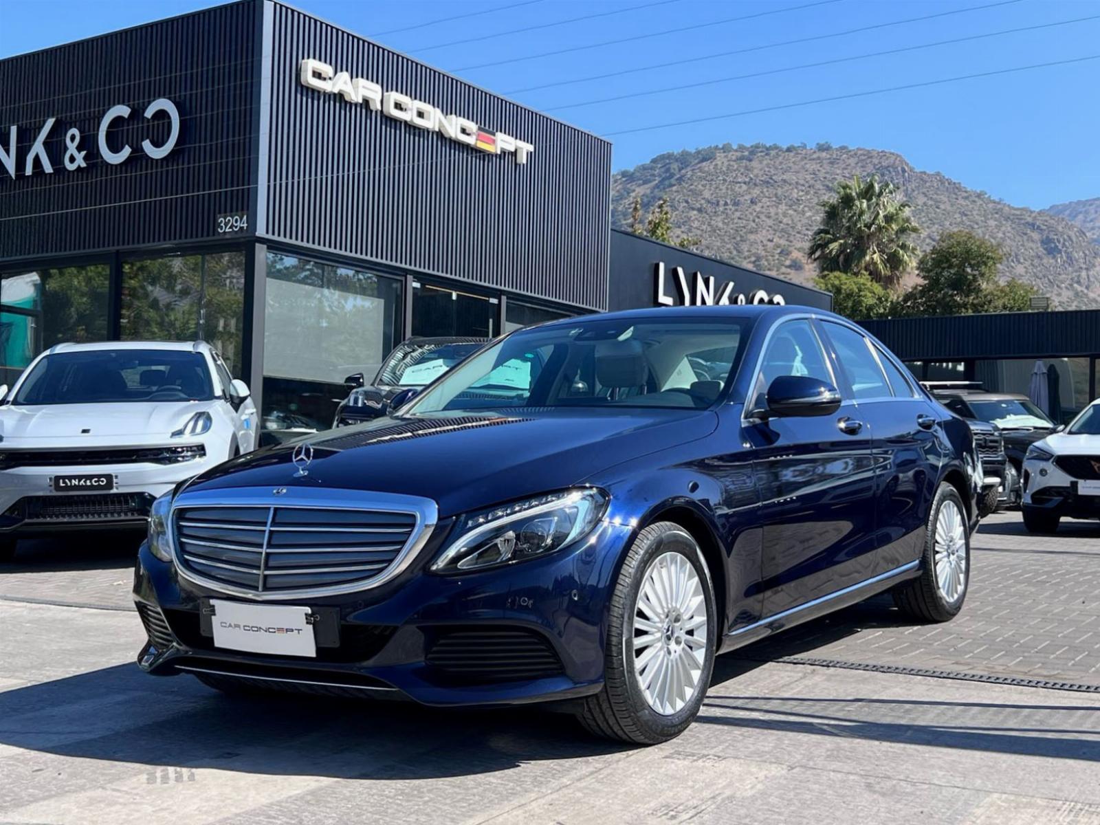 MERCEDES-BENZ C300 EQUIPO EXTRA 2018 UN DUEÑO MANTENIMIENTO EN KAUFMANN - Car Concept