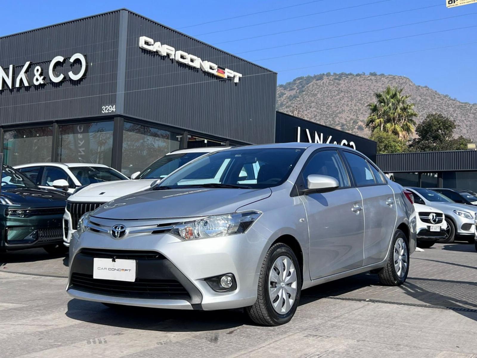 TOYOTA YARIS 1.5 MT SEDAN GLI 2017 MANTENIMIENTO EN LA MARCA UN DUEÑO  - 