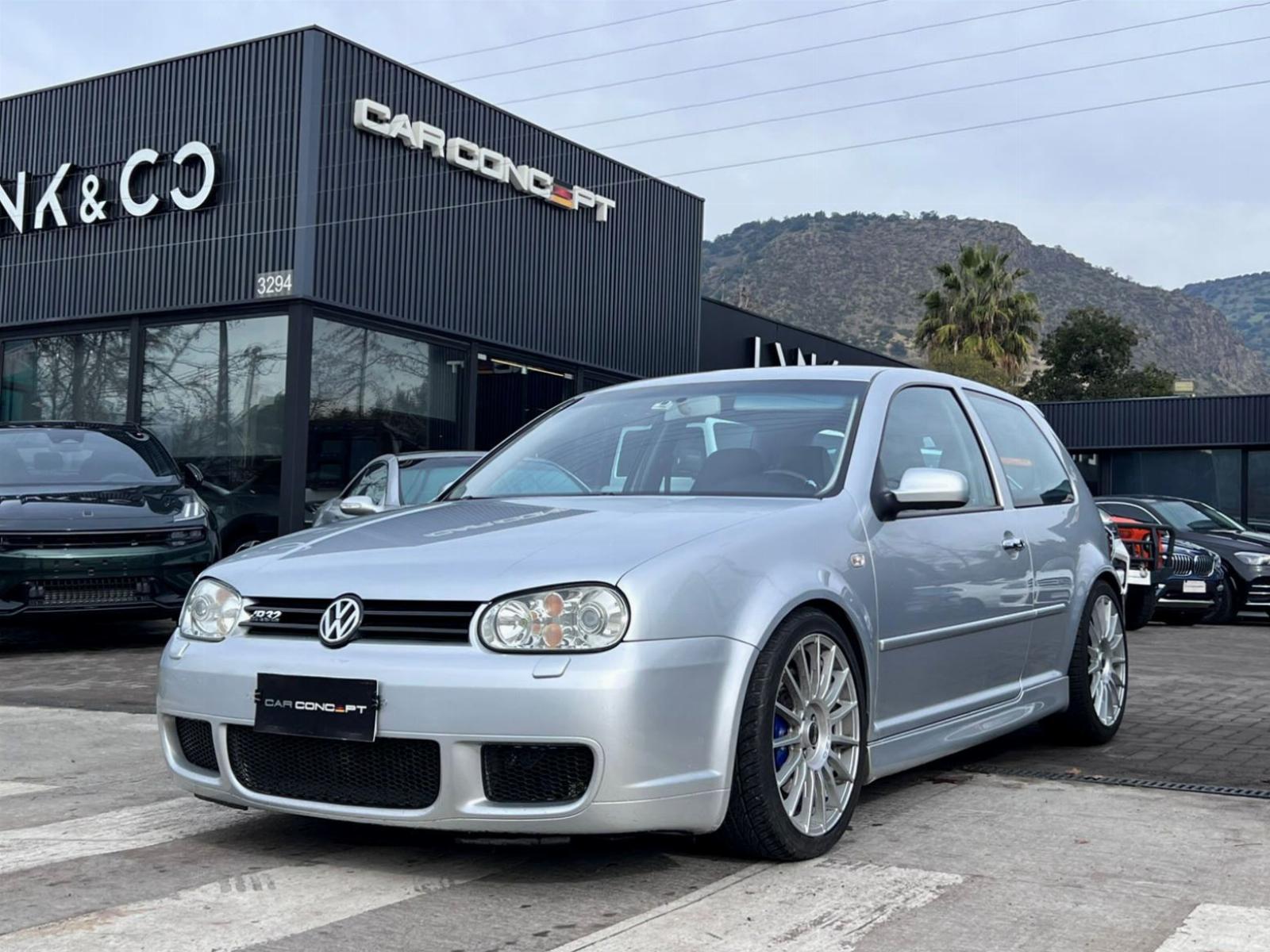 VOLKSWAGEN GOLF R32 V6 2003  - Car Concept