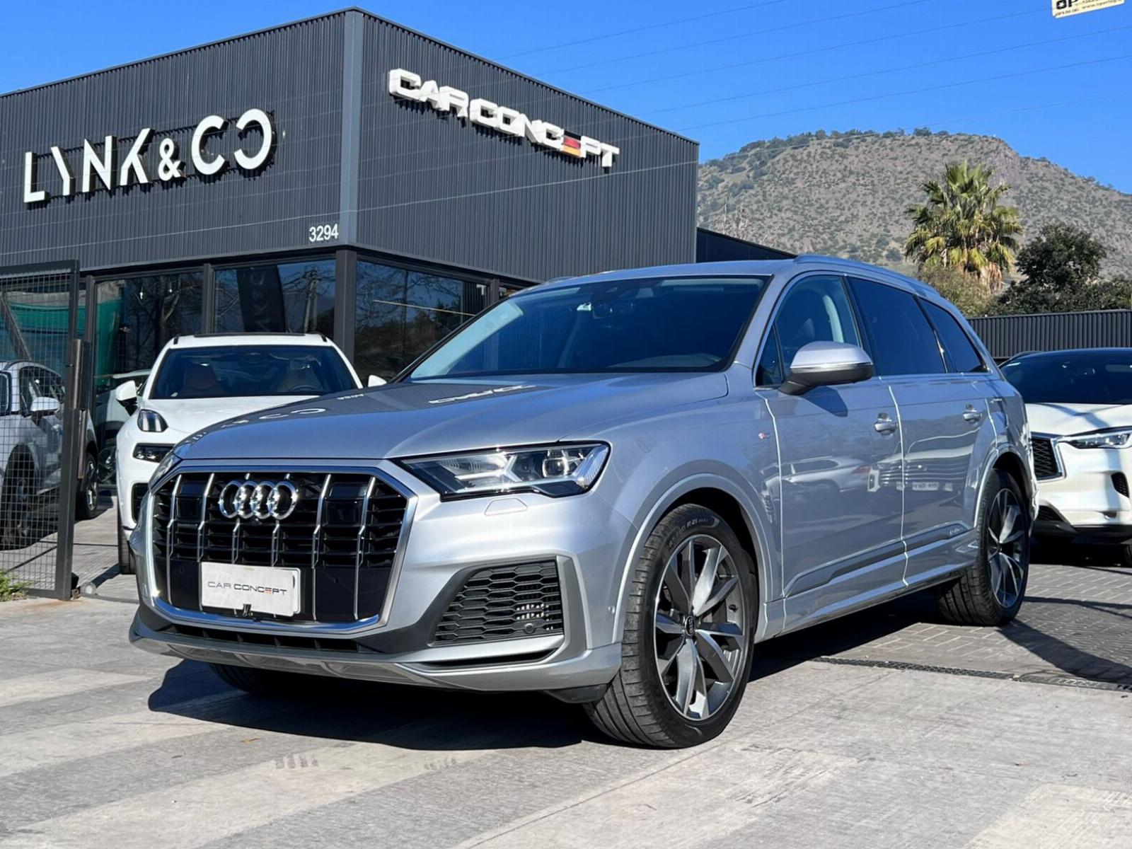 AUDI Q7 55 TFSI SPORT 2023 TRES CORRIDAS DE ASIENTOS - Car Concept