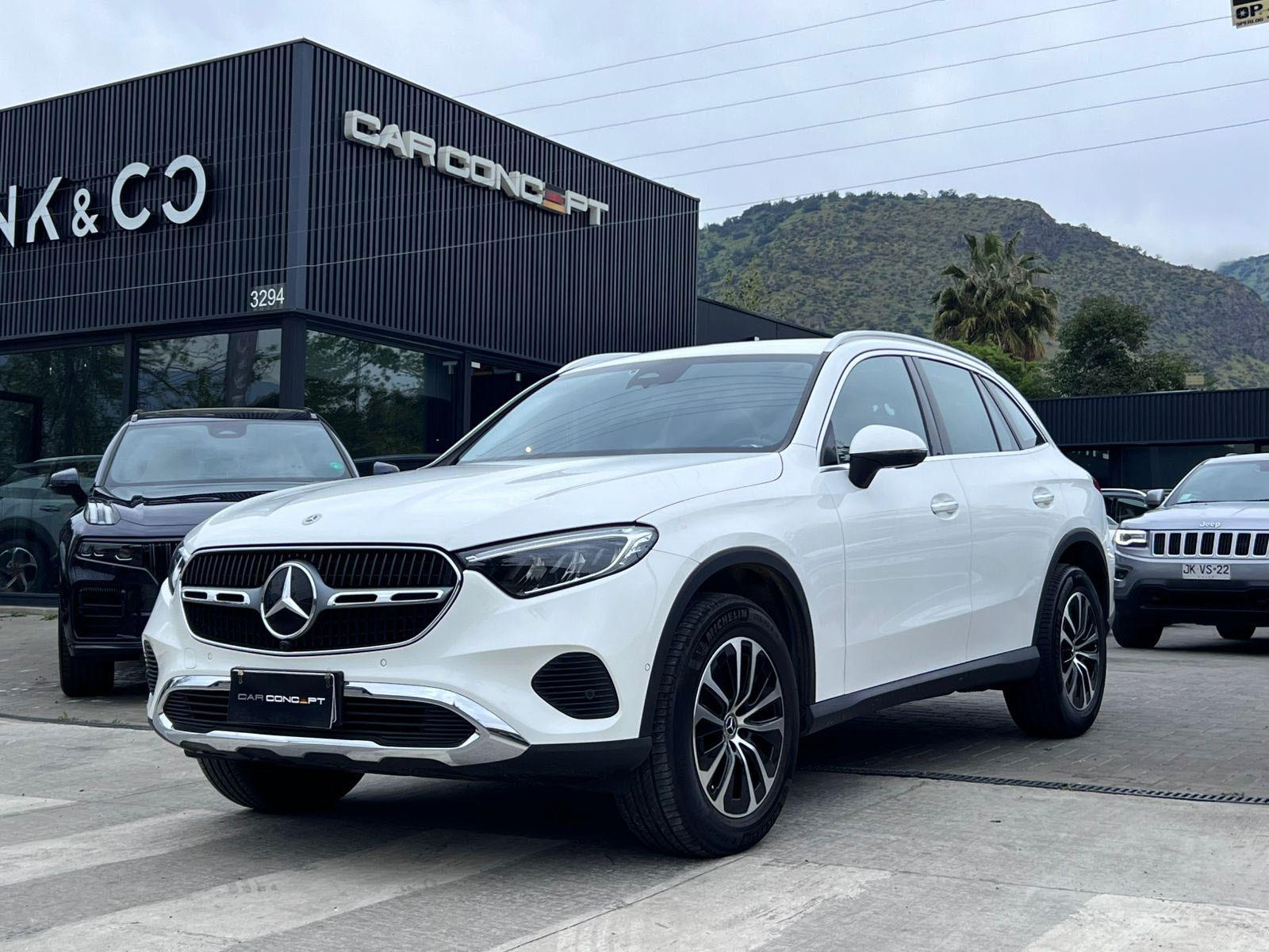 MERCEDES-BENZ GLC 200 4MATIC 2.0 2024 MANTENIMIENTO EN LA MARCA UN DUEÑO - FULL MOTOR