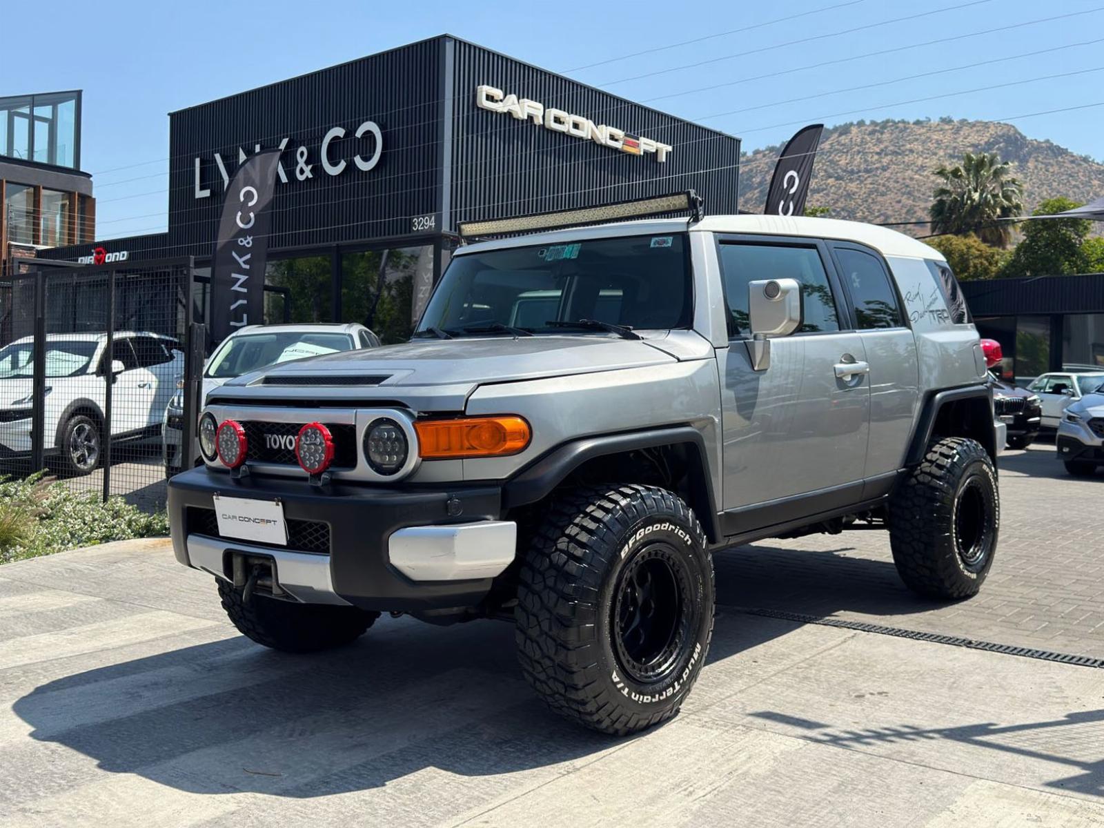 TOYOTA FJ CRUISER 4.0 2010 EQUIPO EXTRA - FULL MOTOR