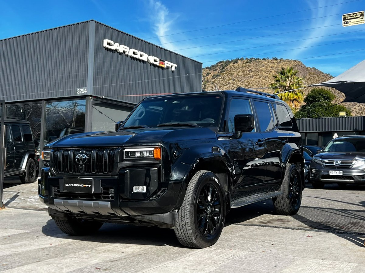 TOYOTA LAND CRUISER PRADO 2.8 2025 MANTENIMIENTO EN LA MARCA UN DUEÑO - FULL MOTOR