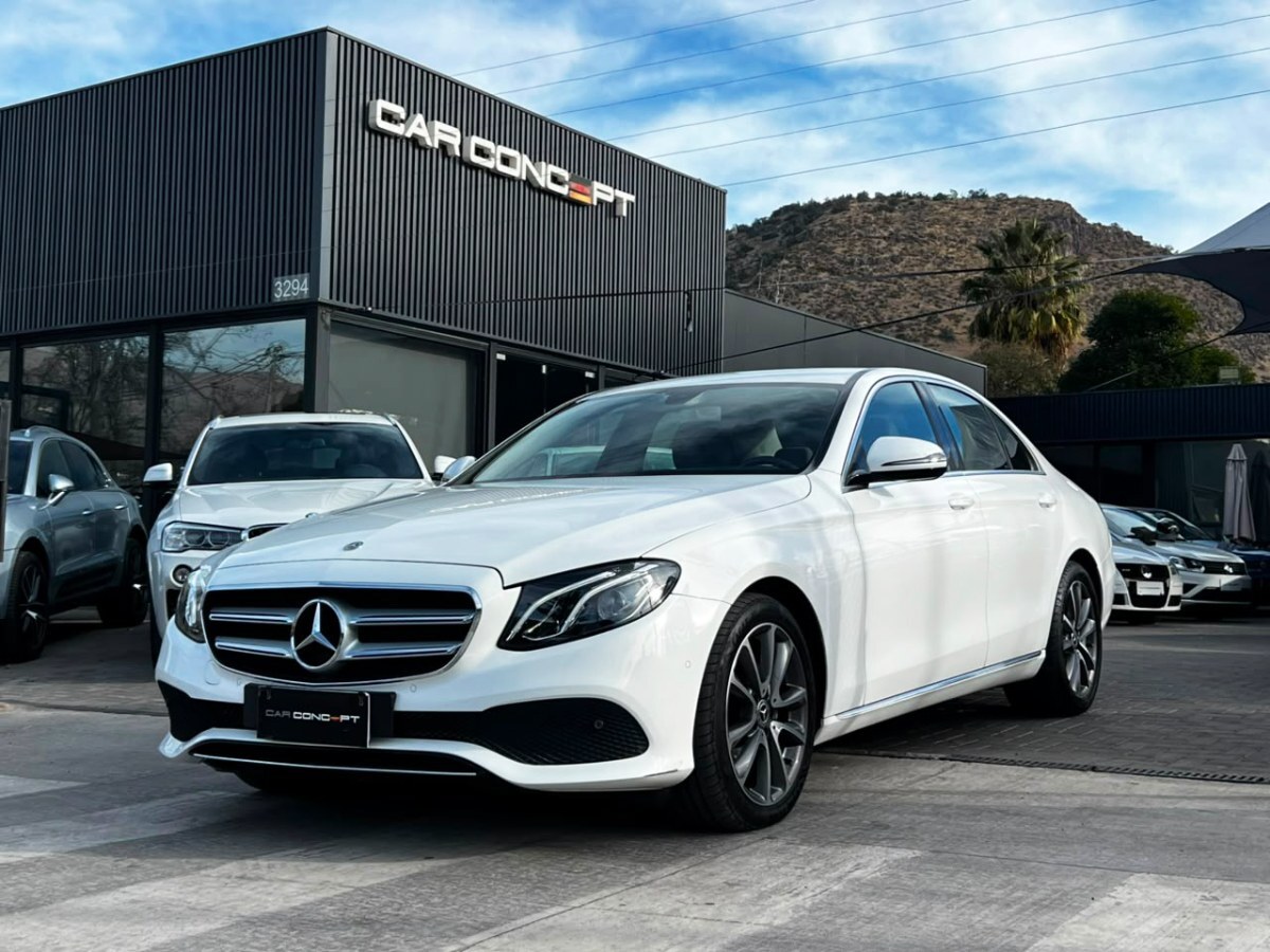MERCEDES-BENZ E200 ÚNICO DUEÑO 2019 MANTENIMIENTO EN LA MARCA - FULL MOTOR