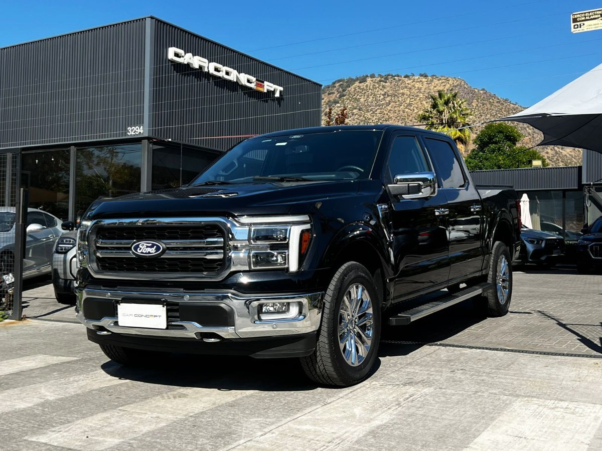 FORD F-150 LARIAT LUXURY 5.0 2025 FACTURABLE MANTENIMIENTO EN LA MARCA - FULL MOTOR