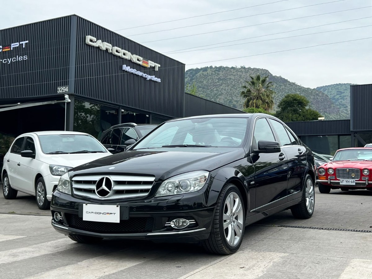 MERCEDES-BENZ C300 AVANTGARDE V6 2010 ÚNICO DUEÑO - FULL MOTOR