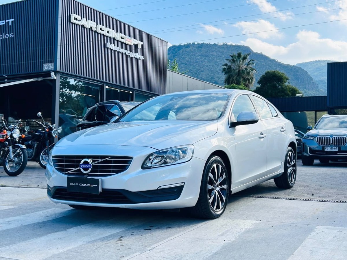 VOLVO S60 D2 AT DIESEL 2019 MANTENIMIENTO AL DÍA UN DUEÑO - FULL MOTOR